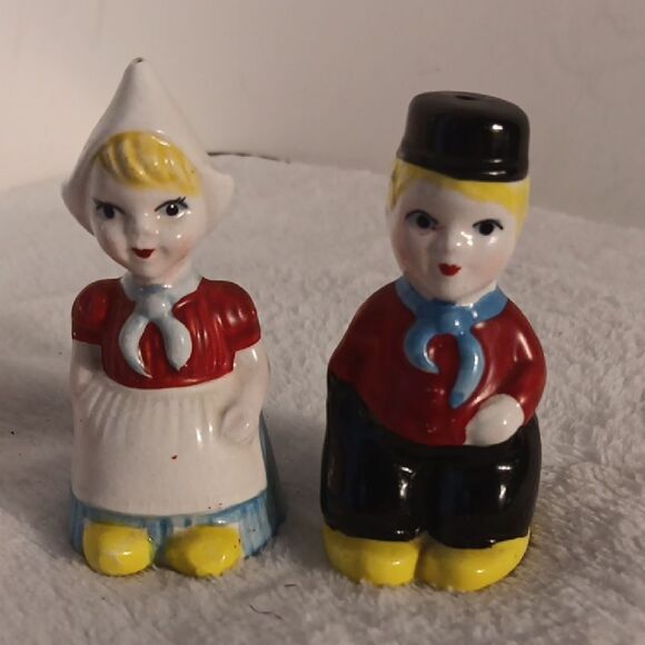 Vintage Dutch Couple Salt and Pepper Shakers - Picture 1 of 4